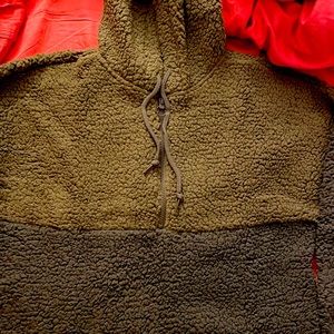 VARSITY SHERPA HALF ZIP PULLOVER FROM PINK BY VICTORIA’S SECRET. SIZE: XS